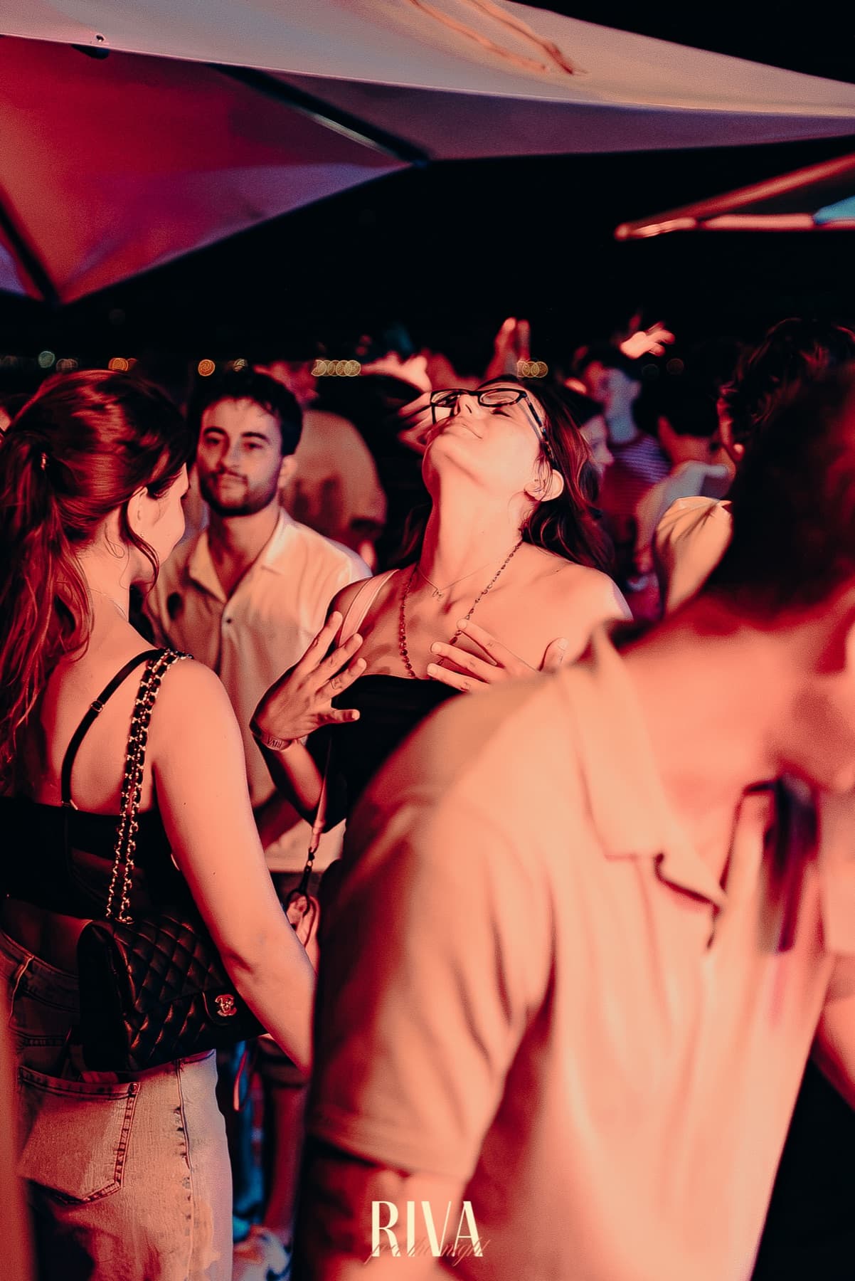 Persone e atmosfera durante una serata RIVA